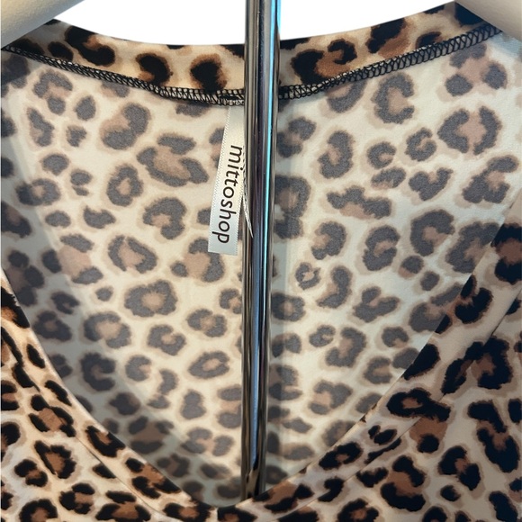 Leopard Print Women's Top. XL - Picture 4 of 4